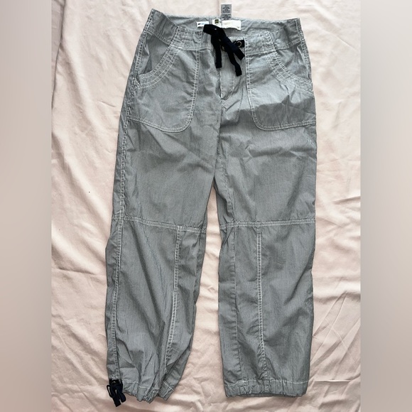 Gap black and white striped  capri pants size 2 - Picture 2 of 3